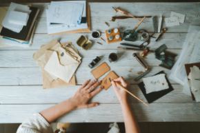 صورة لقسم القرطاسية والخط