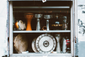 صورة لقسم الآلات الإيقاعية المصنوعة يدوياً